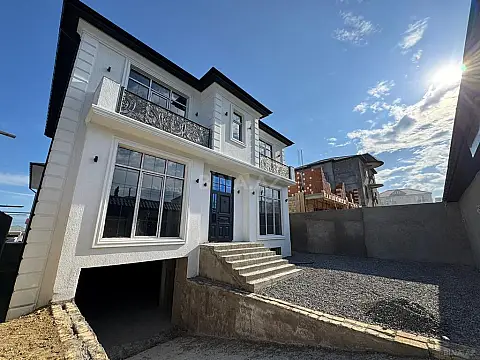 Satılır 6 otaqlı həyət evi 400 m²