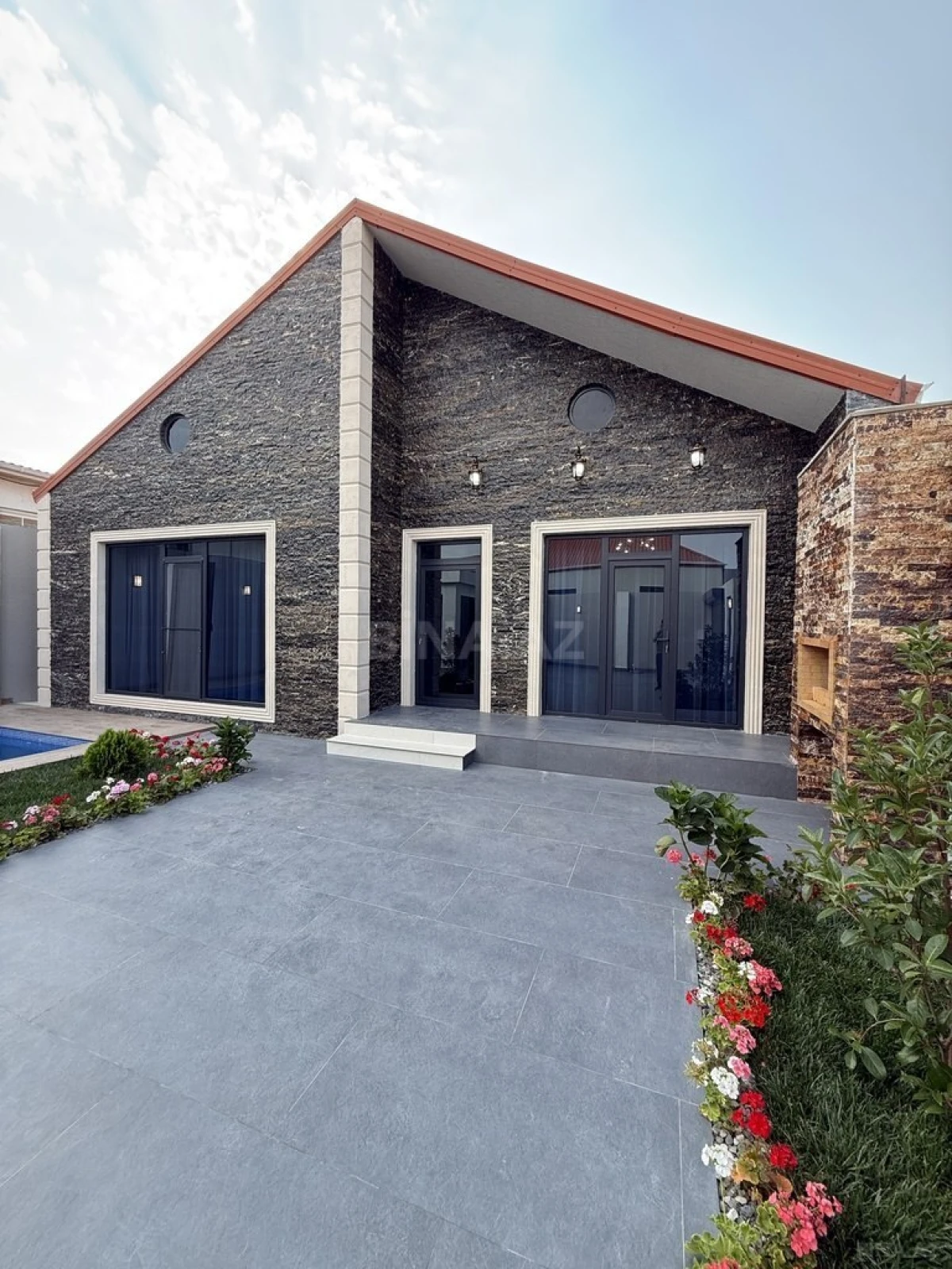Satılır 4 otaqlı həyət evi 160 m²