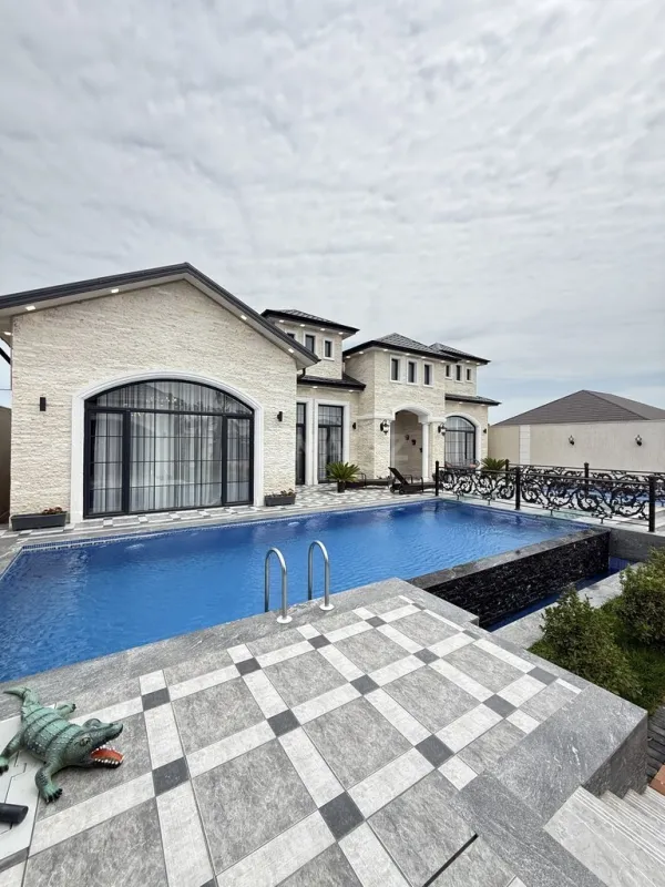 Satılır 5 otaqlı həyət evi 400 m²