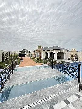 Satılır 5 otaqlı həyət evi 400 m²