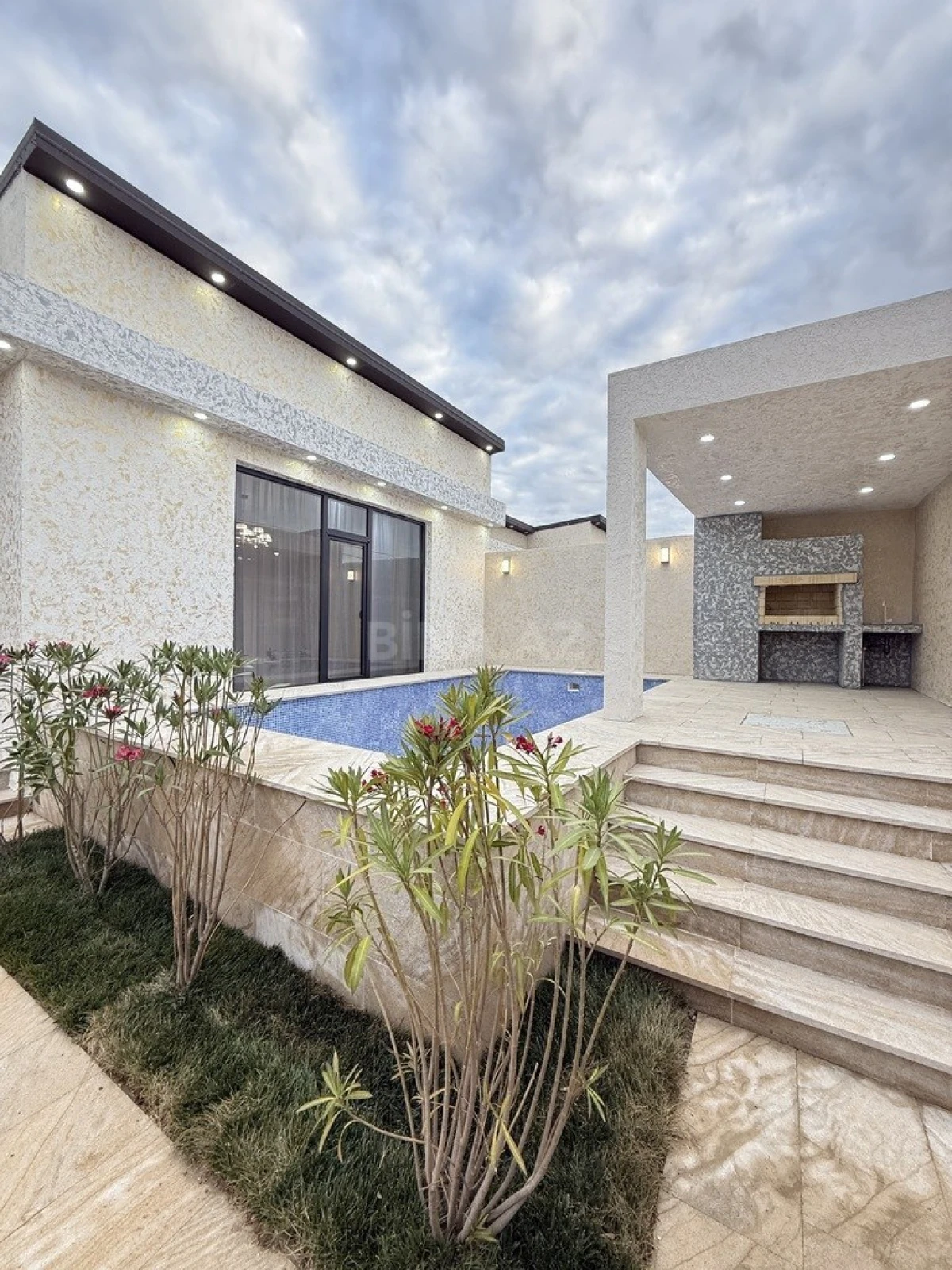 Satılır 4 otaqlı həyət evi 140 m²