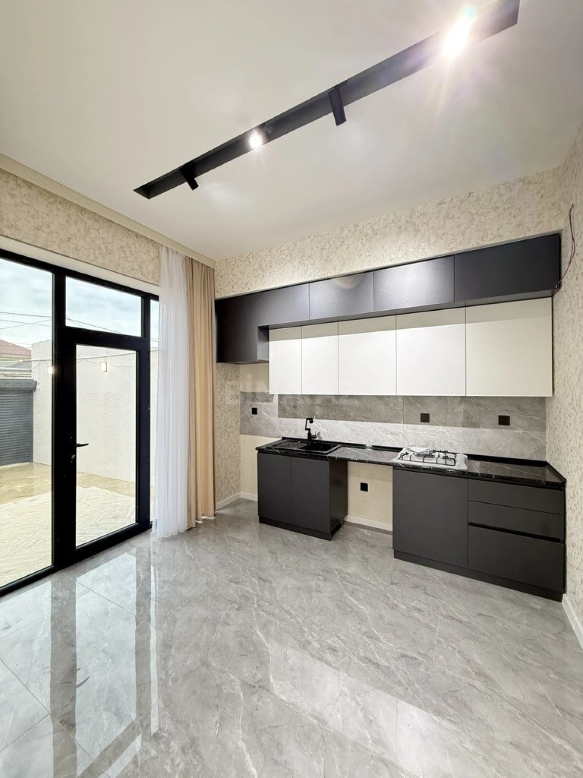 Satılır 4 otaqlı həyət evi 140 m²
