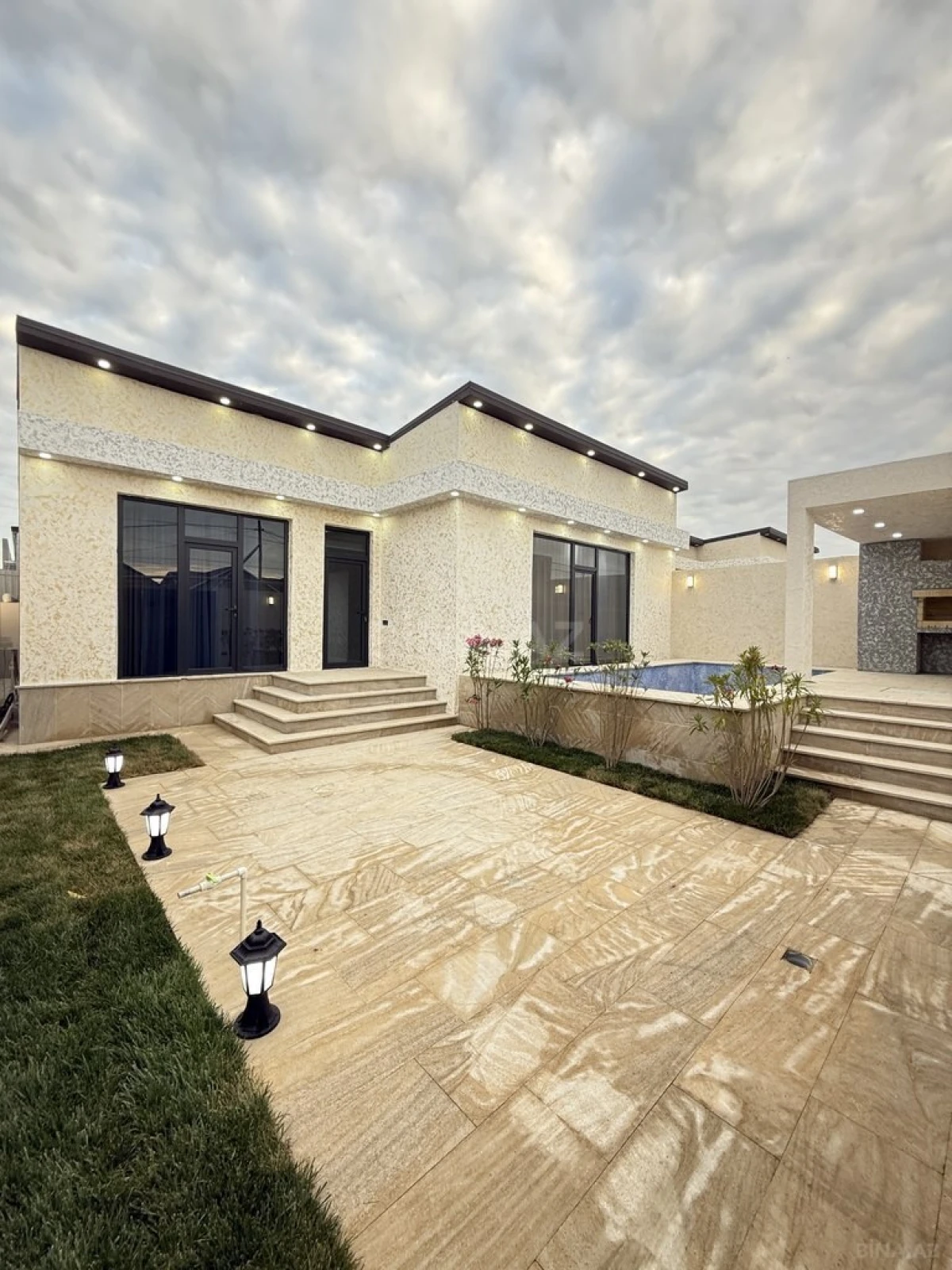 Satılır 4 otaqlı həyət evi 140 m²