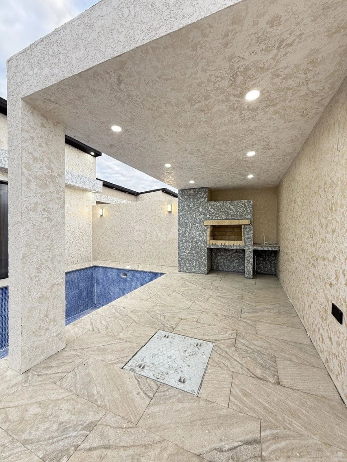 Satılır 4 otaqlı həyət evi 140 m²