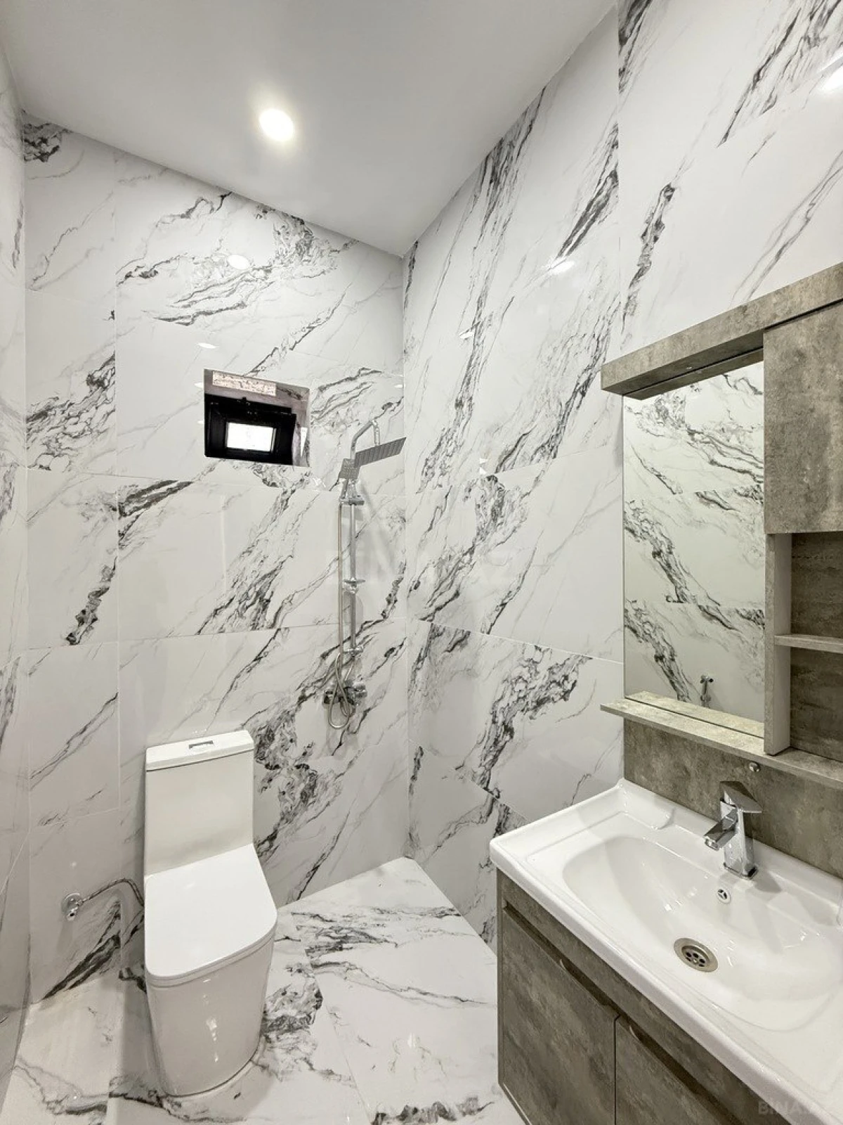 Satılır 4 otaqlı həyət evi 140 m²