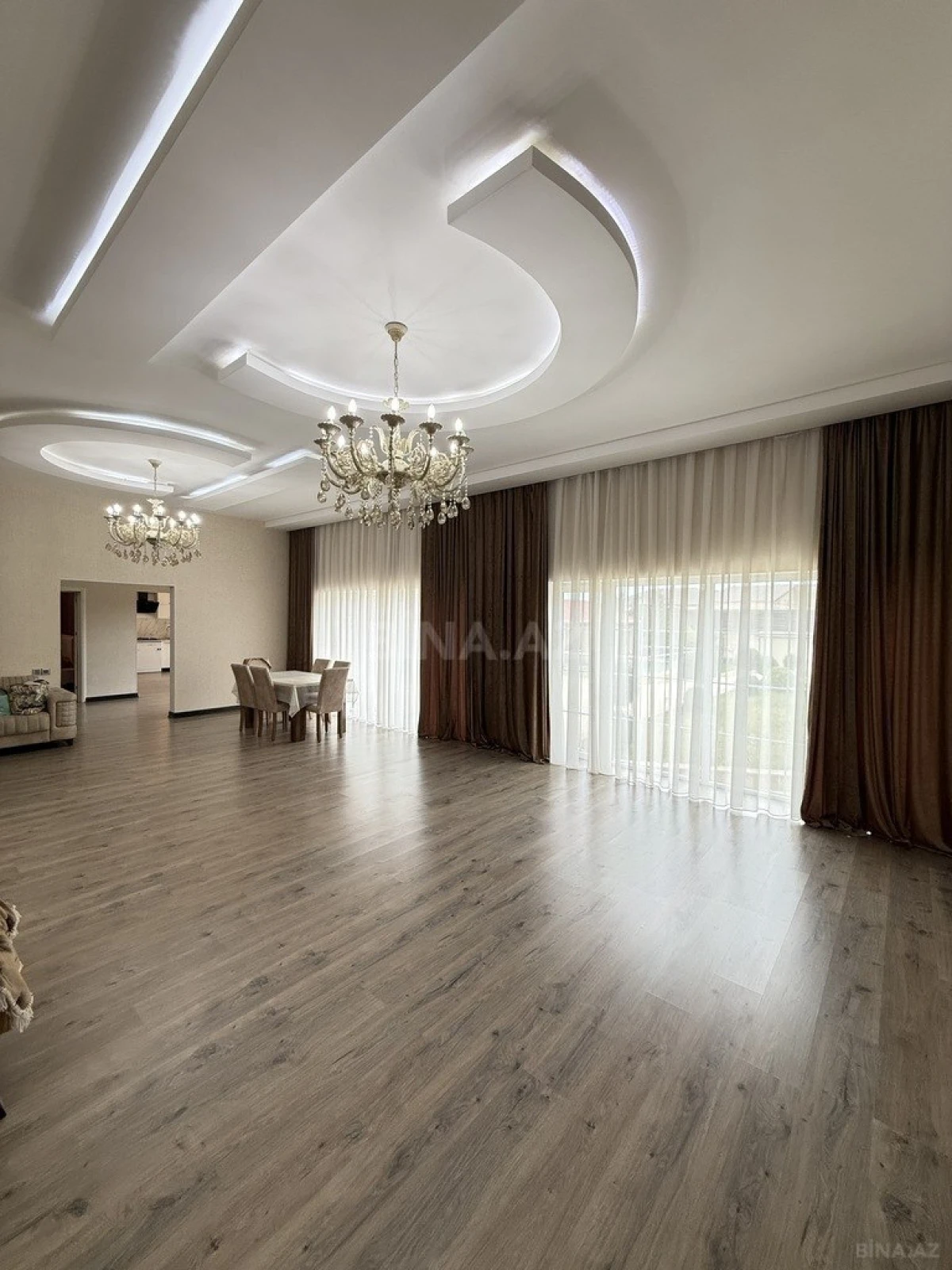Satılır 5 otaqlı həyət evi 225 m²