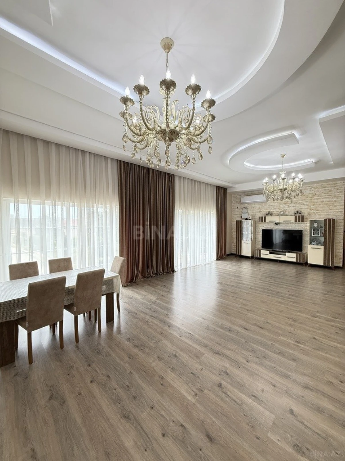 Satılır 5 otaqlı həyət evi 225 m²