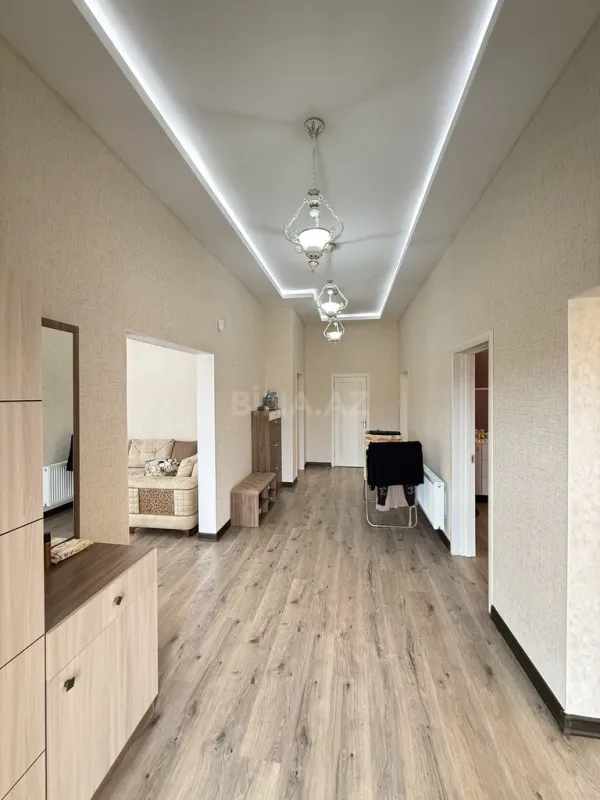 Satılır 5 otaqlı həyət evi 225 m²