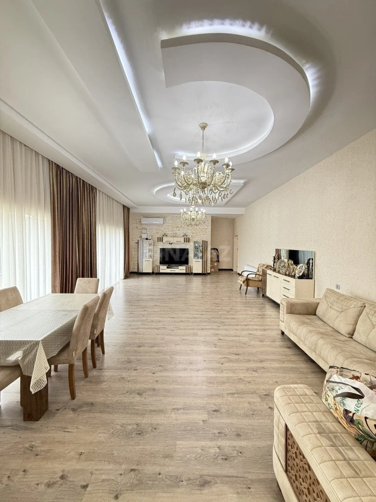 Satılır 5 otaqlı həyət evi 225 m²