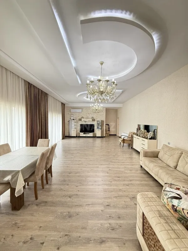 Satılır 5 otaqlı həyət evi 225 m²