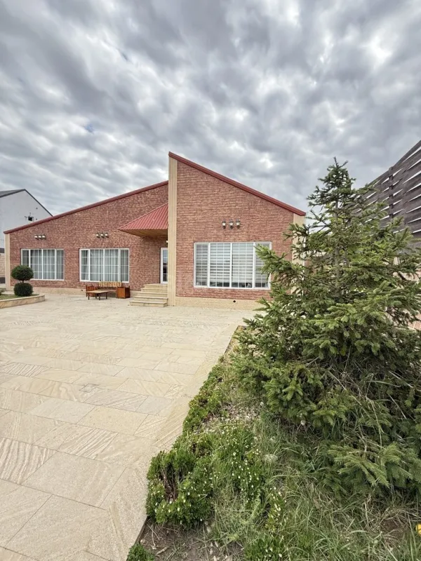 Satılır 5 otaqlı həyət evi 225 m²