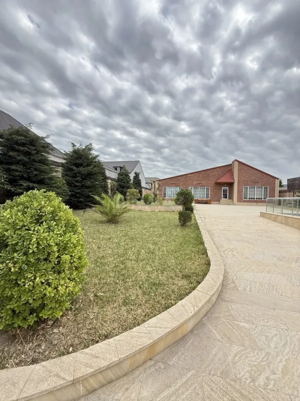 Satılır 5 otaqlı həyət evi 225 m²