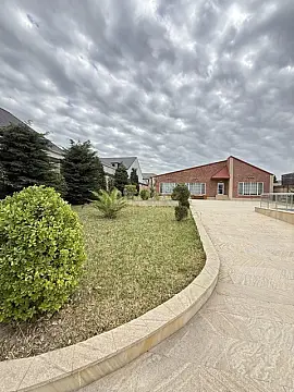 Satılır 5 otaqlı həyət evi 225 m²