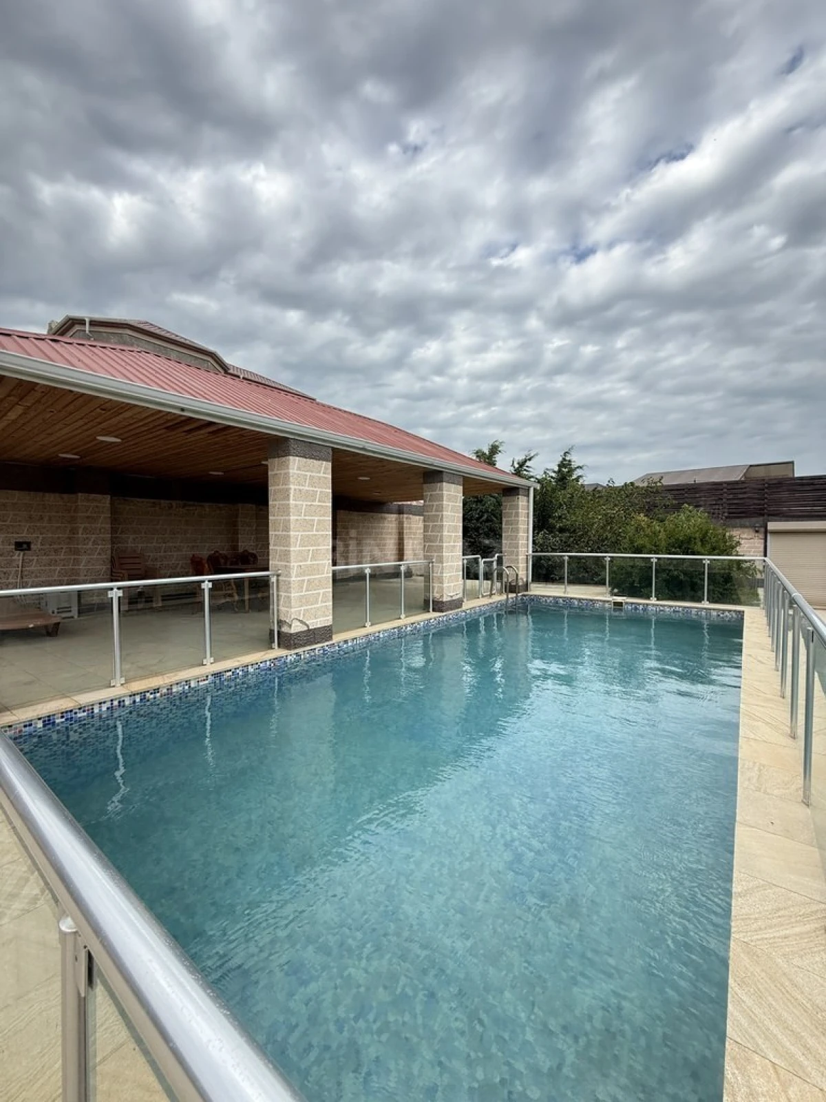 Satılır 5 otaqlı həyət evi 225 m²