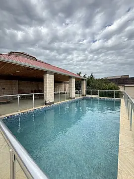 Satılır 5 otaqlı həyət evi 225 m²