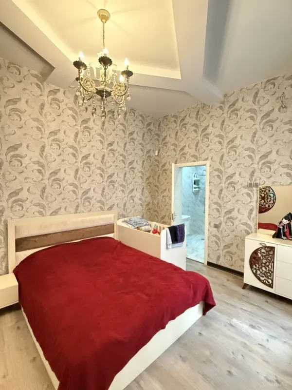 Satılır 5 otaqlı həyət evi 225 m²