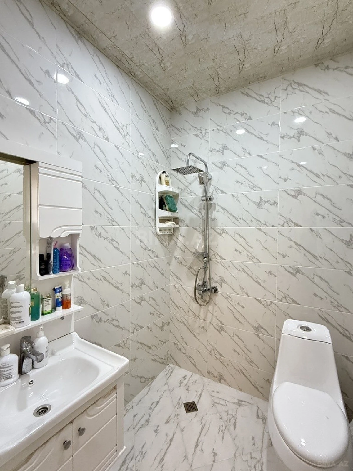 Satılır 5 otaqlı həyət evi 225 m²