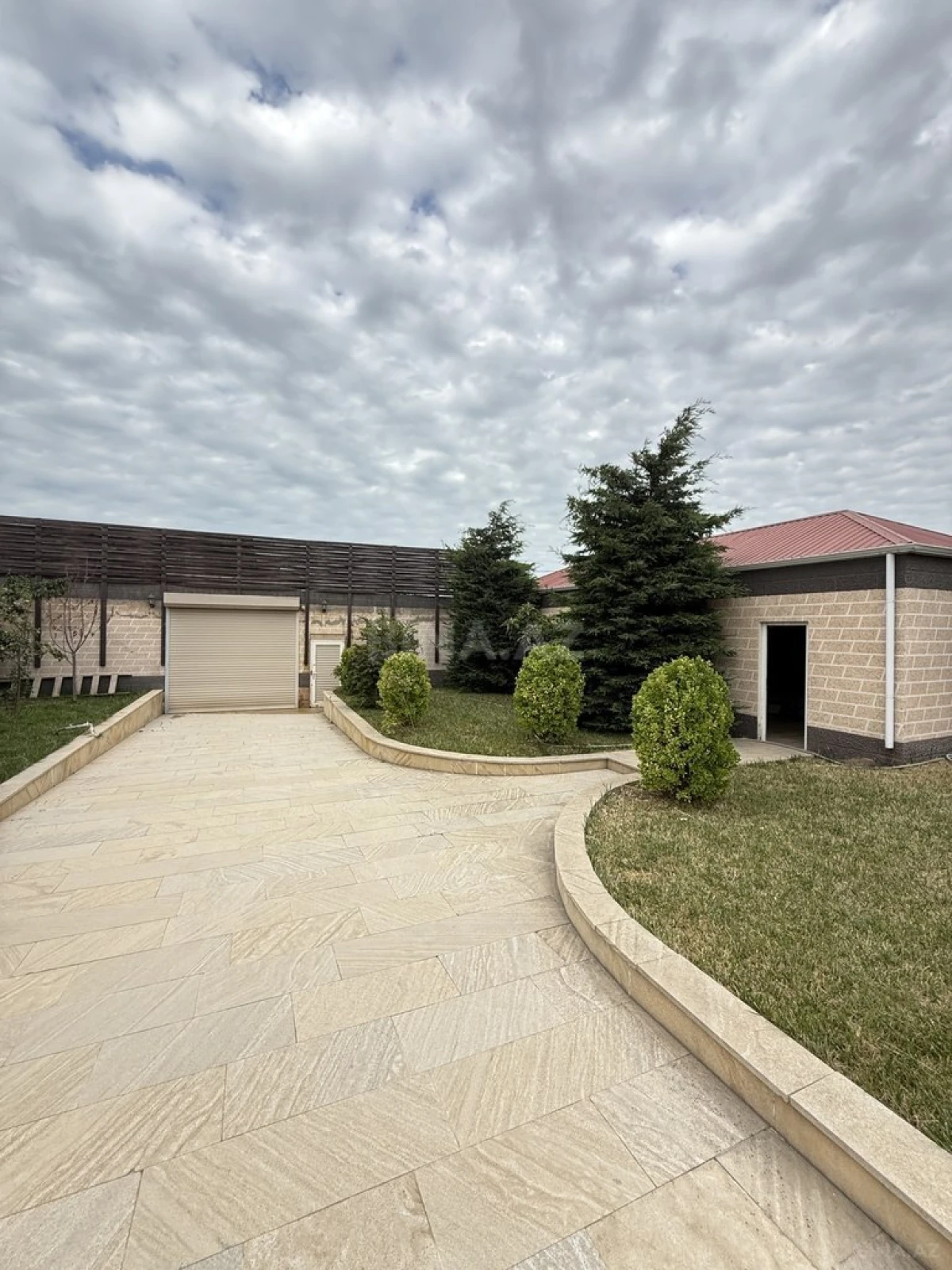 Satılır 5 otaqlı həyət evi 225 m²