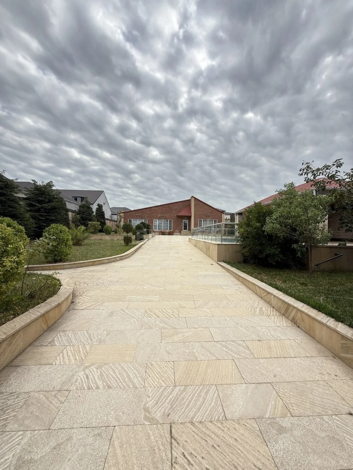 Satılır 5 otaqlı həyət evi 225 m²