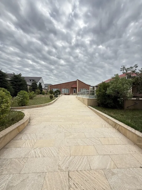 Satılır 5 otaqlı həyət evi 225 m²