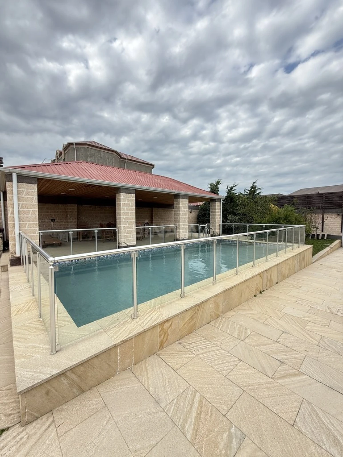 Satılır 5 otaqlı həyət evi 225 m²