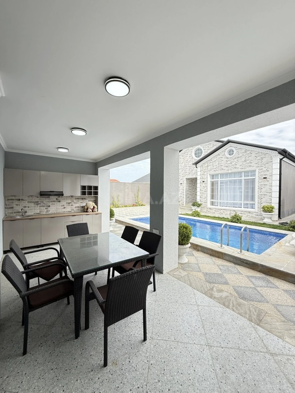 Satılır 4 otaqlı həyət evi 160 m²