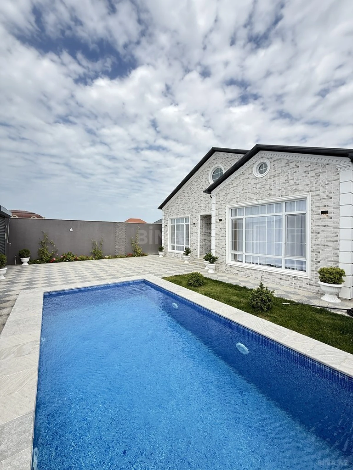 Satılır 4 otaqlı həyət evi 160 m²