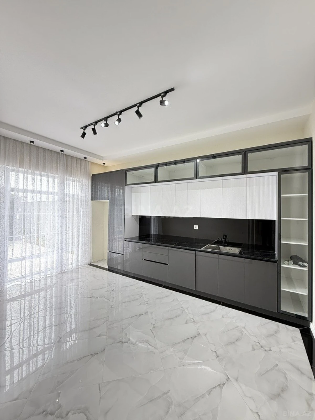 Satılır 4 otaqlı həyət evi 160 m²