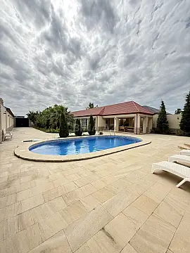 Satılır 5 otaqlı həyət evi 250 m²