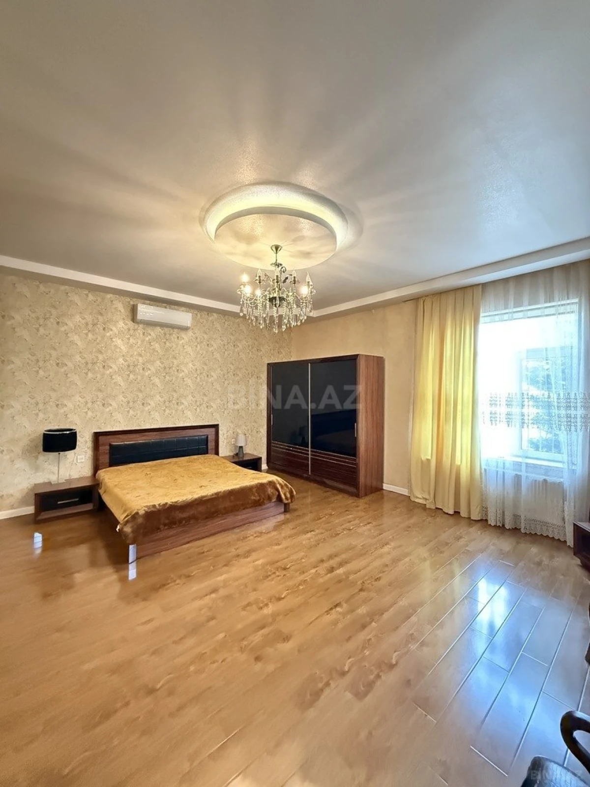 Satılır 5 otaqlı həyət evi 250 m²