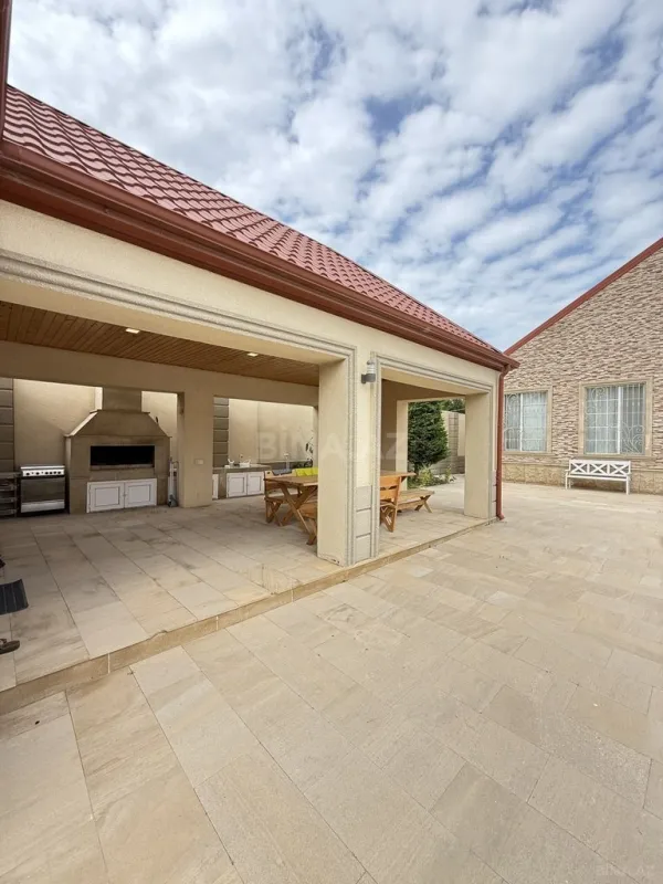 Satılır 5 otaqlı həyət evi 250 m²