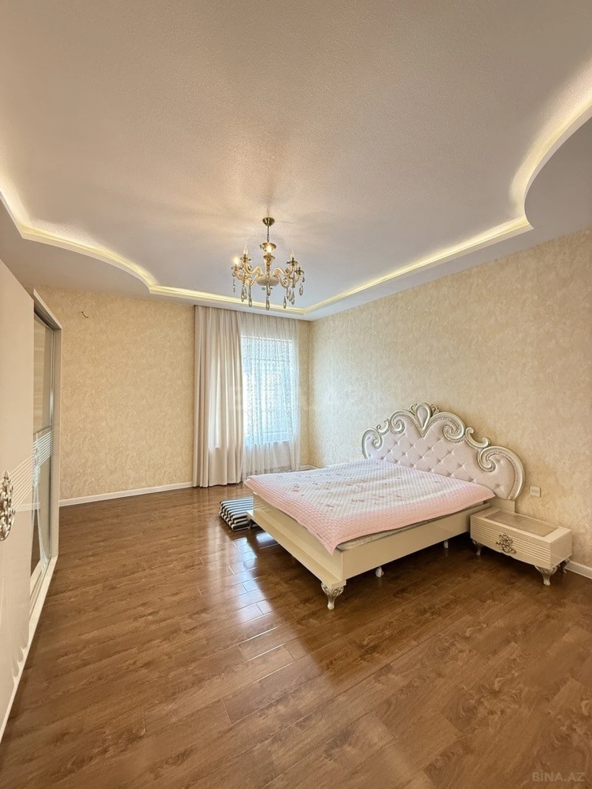 Satılır 5 otaqlı həyət evi 250 m²