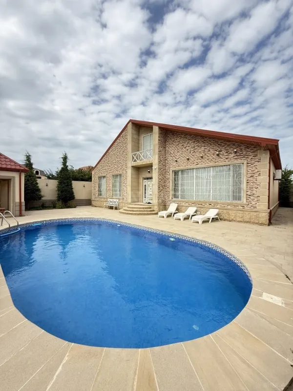Satılır 5 otaqlı həyət evi 250 m²