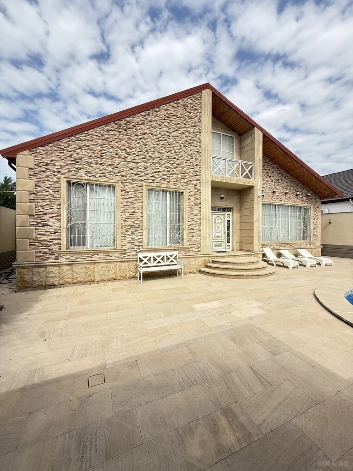 Satılır 5 otaqlı həyət evi 250 m²