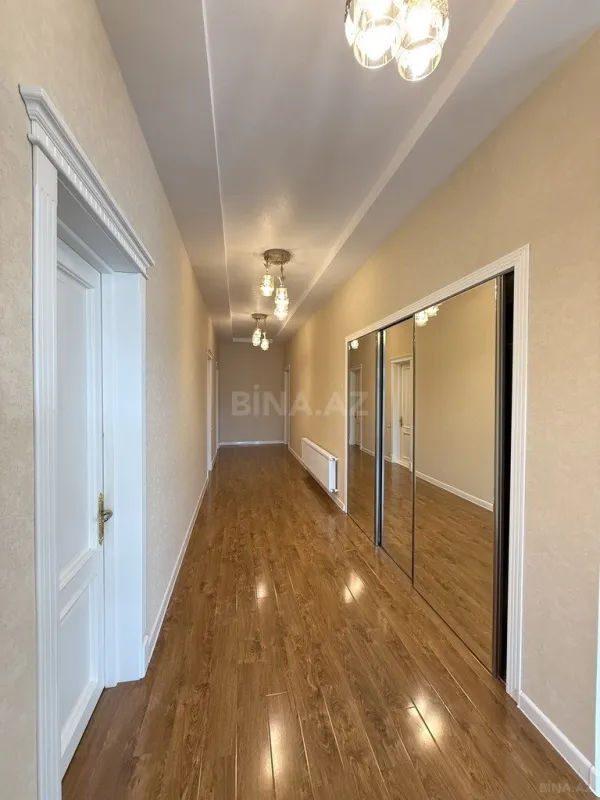 Satılır 5 otaqlı həyət evi 250 m²