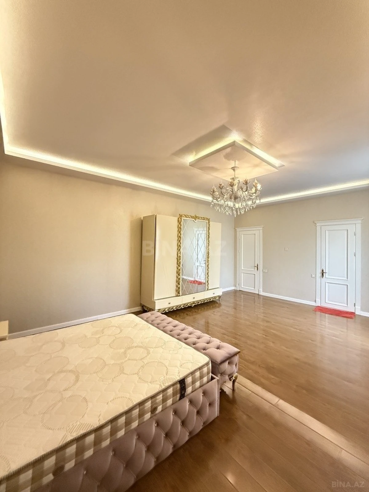Satılır 5 otaqlı həyət evi 250 m²