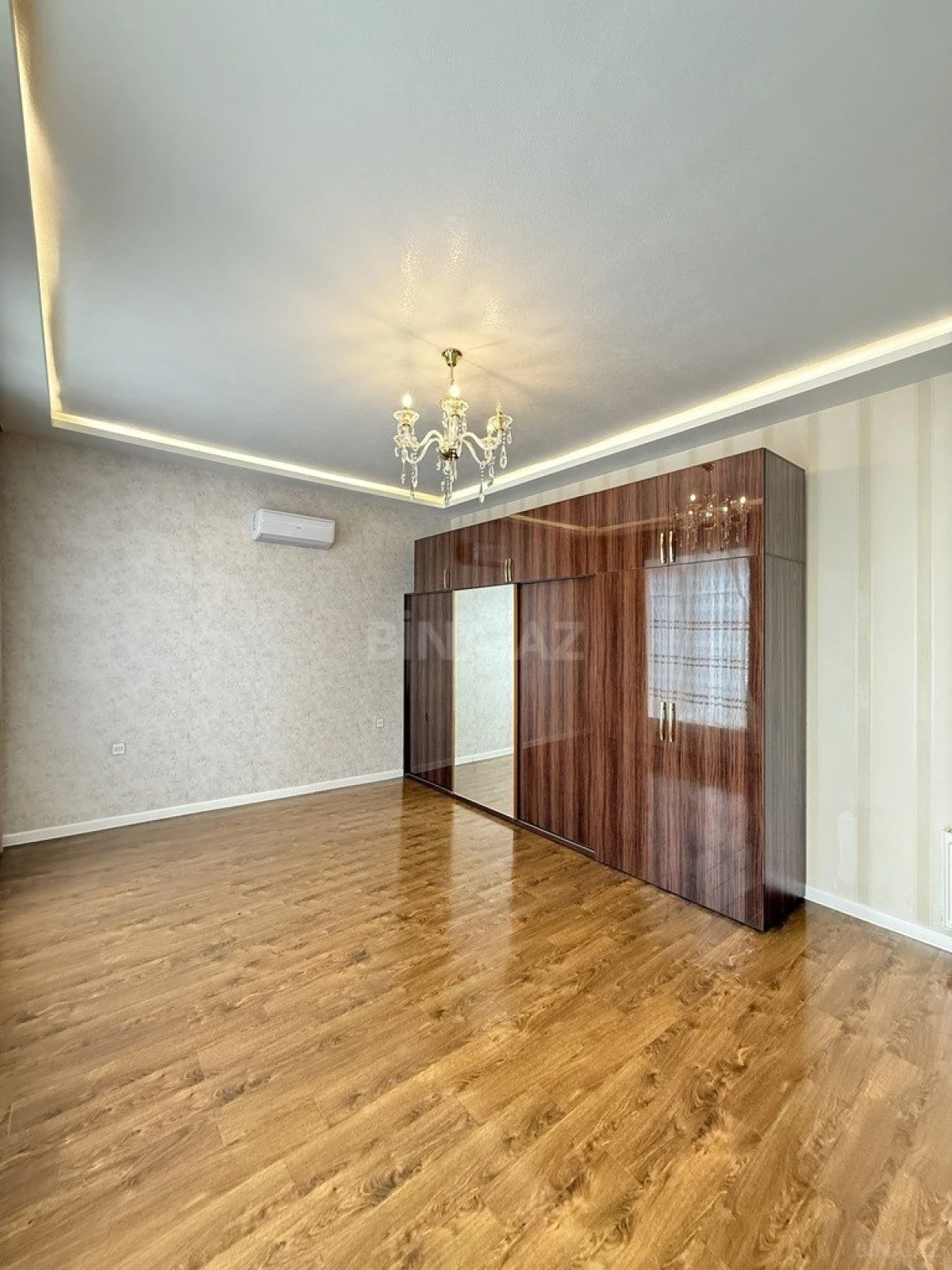 Satılır 5 otaqlı həyət evi 250 m²