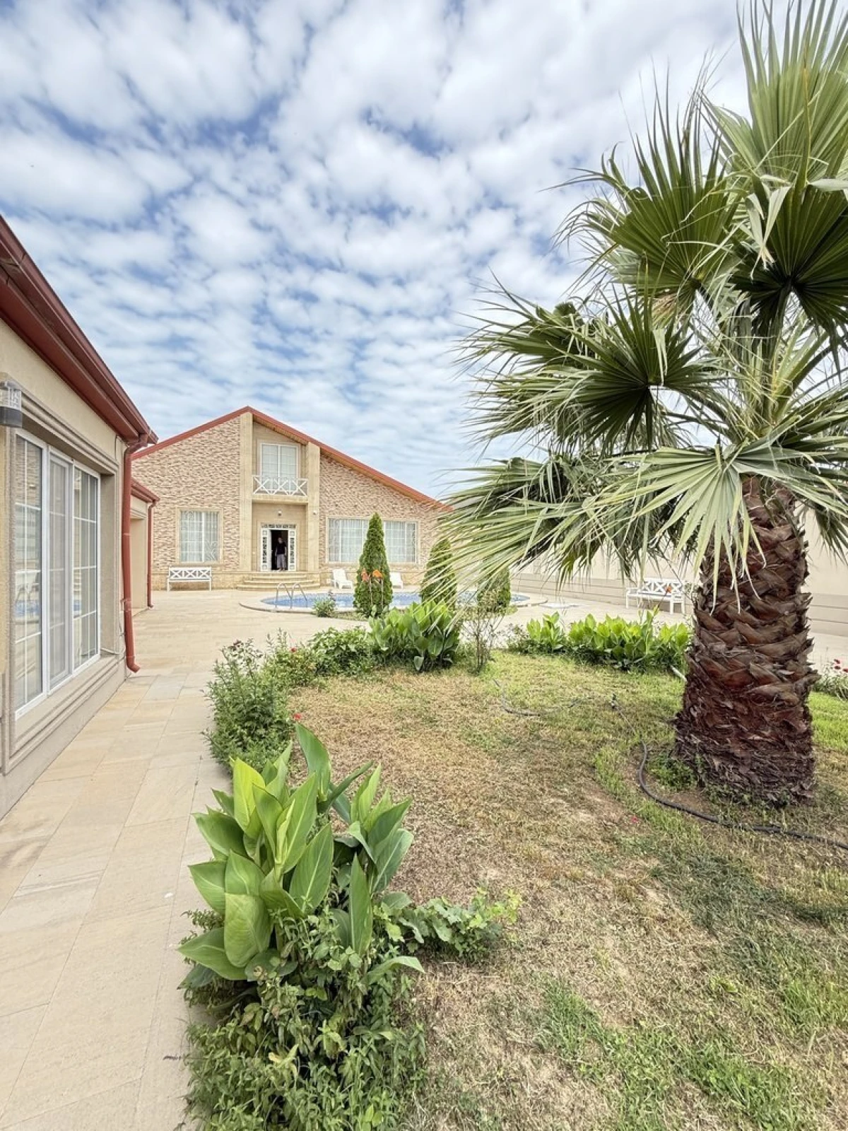 Satılır 5 otaqlı həyət evi 250 m²