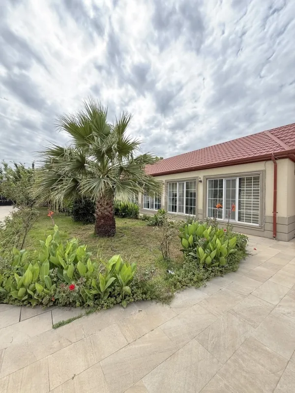 Satılır 5 otaqlı həyət evi 250 m²