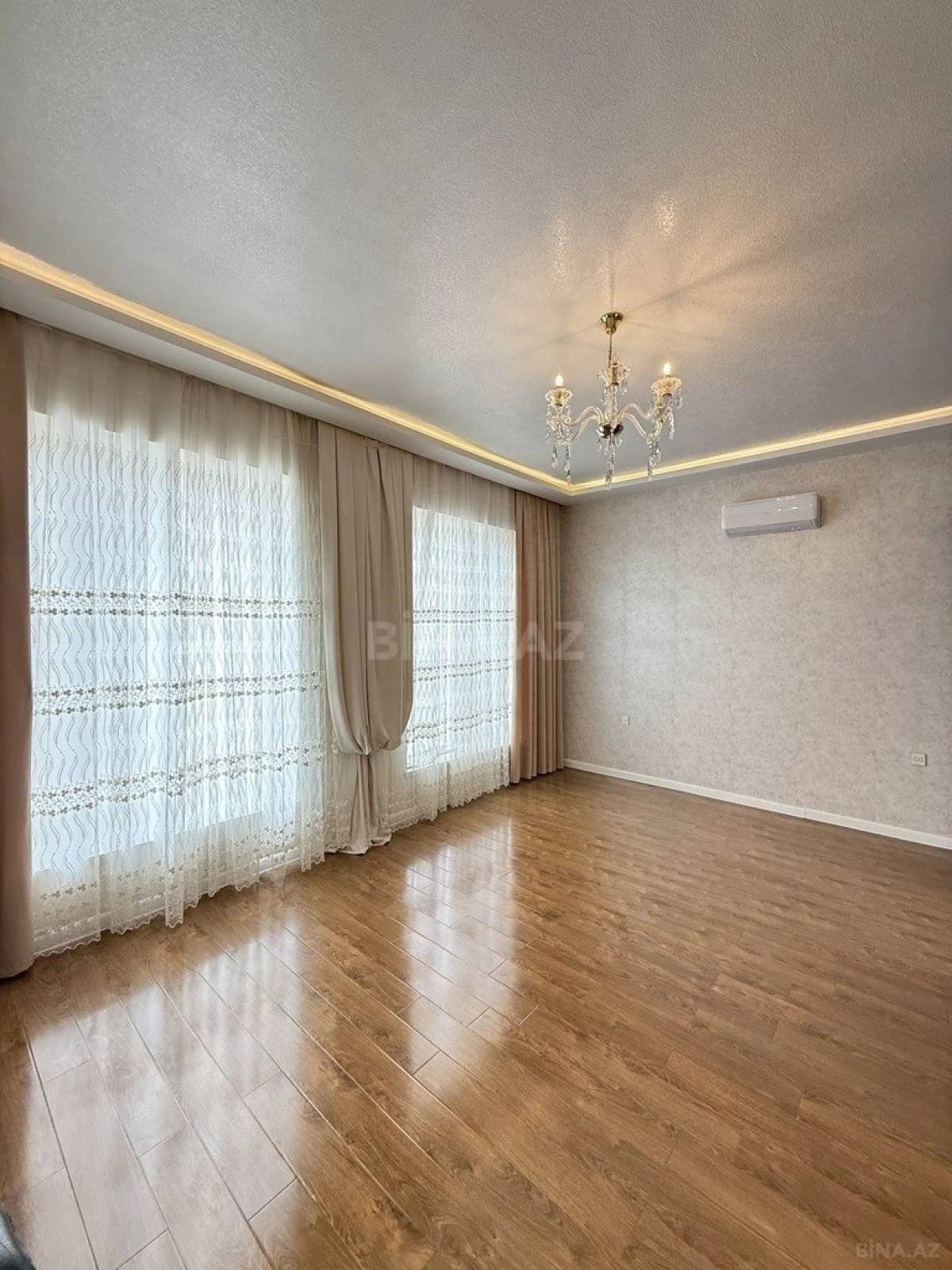 Satılır 5 otaqlı həyət evi 250 m²