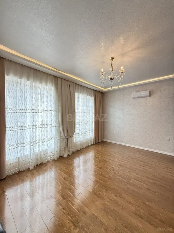 Satılır 5 otaqlı həyət evi 250 m²