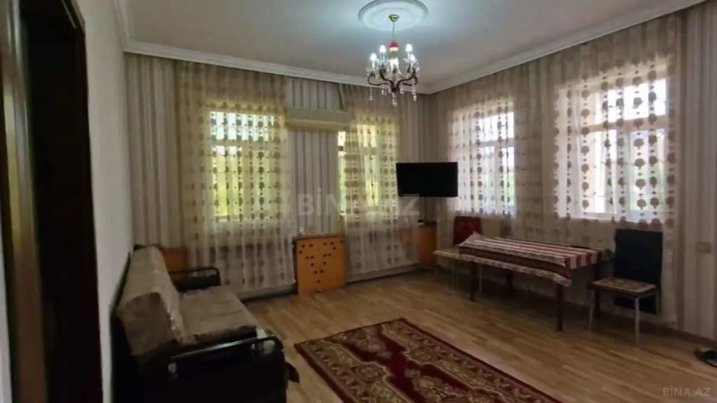 Satılır 5 otaqlı həyət evi 220 m²