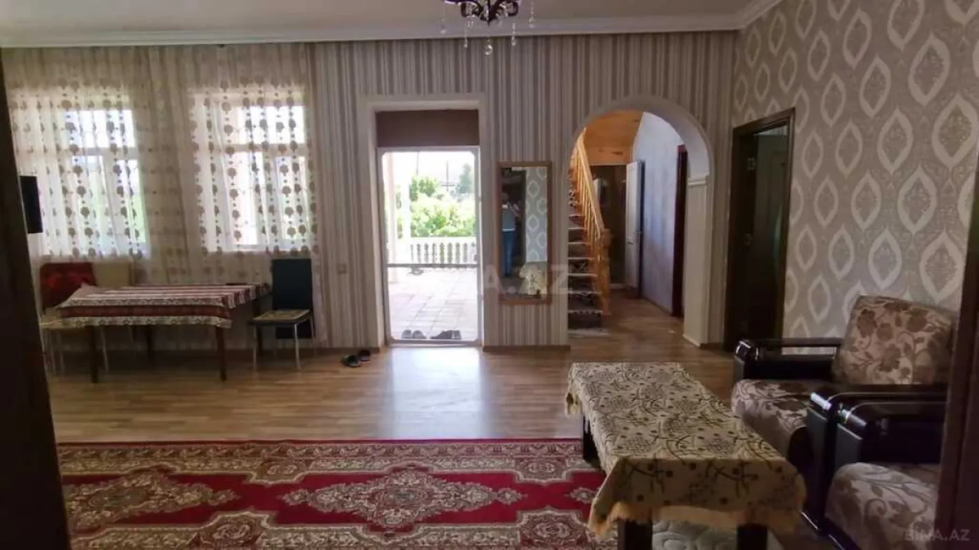 Satılır 5 otaqlı həyət evi 220 m²