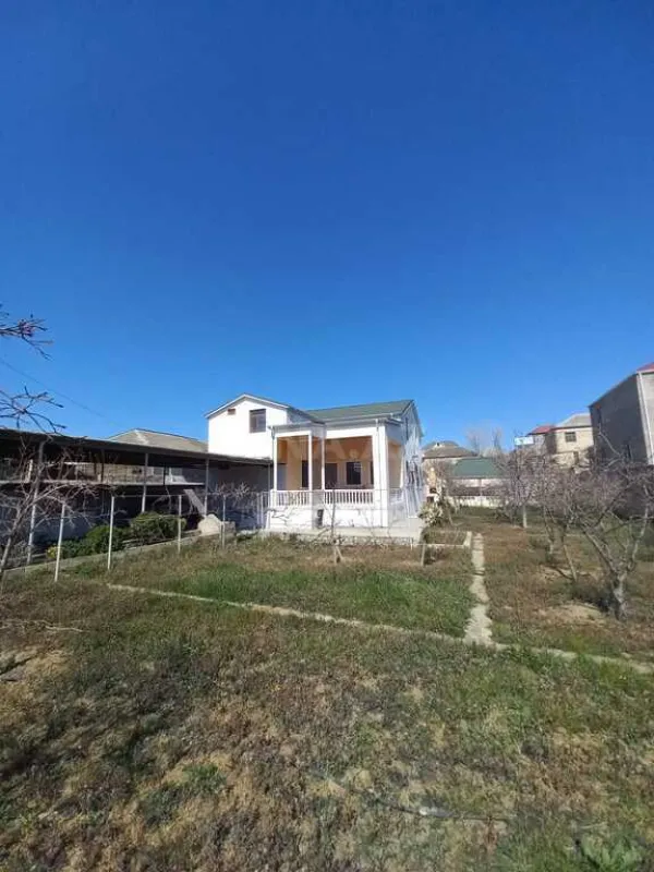 Satılır 5 otaqlı həyət evi 220 m²