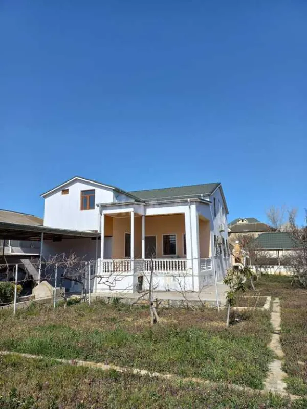 Satılır 5 otaqlı həyət evi 220 m²