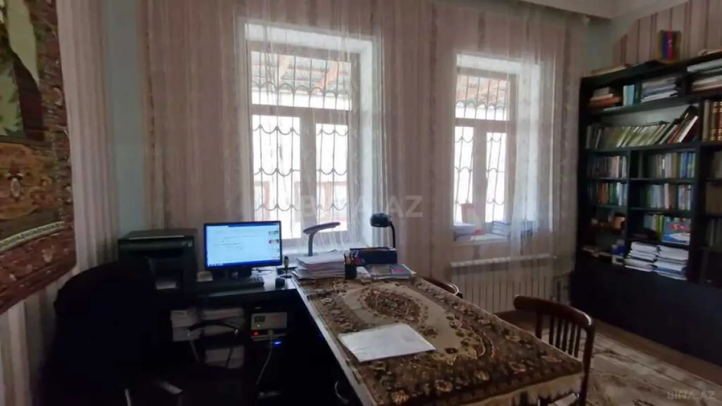 Satılır 5 otaqlı həyət evi 220 m²