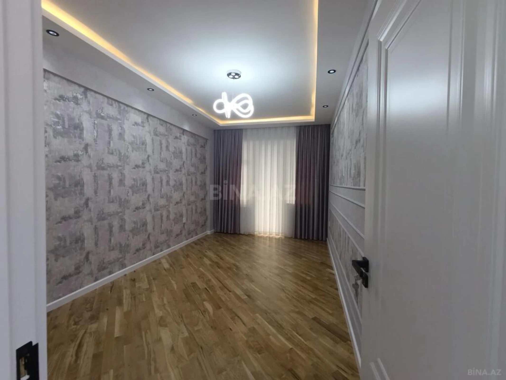 Satılır 4 otaqlı mənzil 159 m²