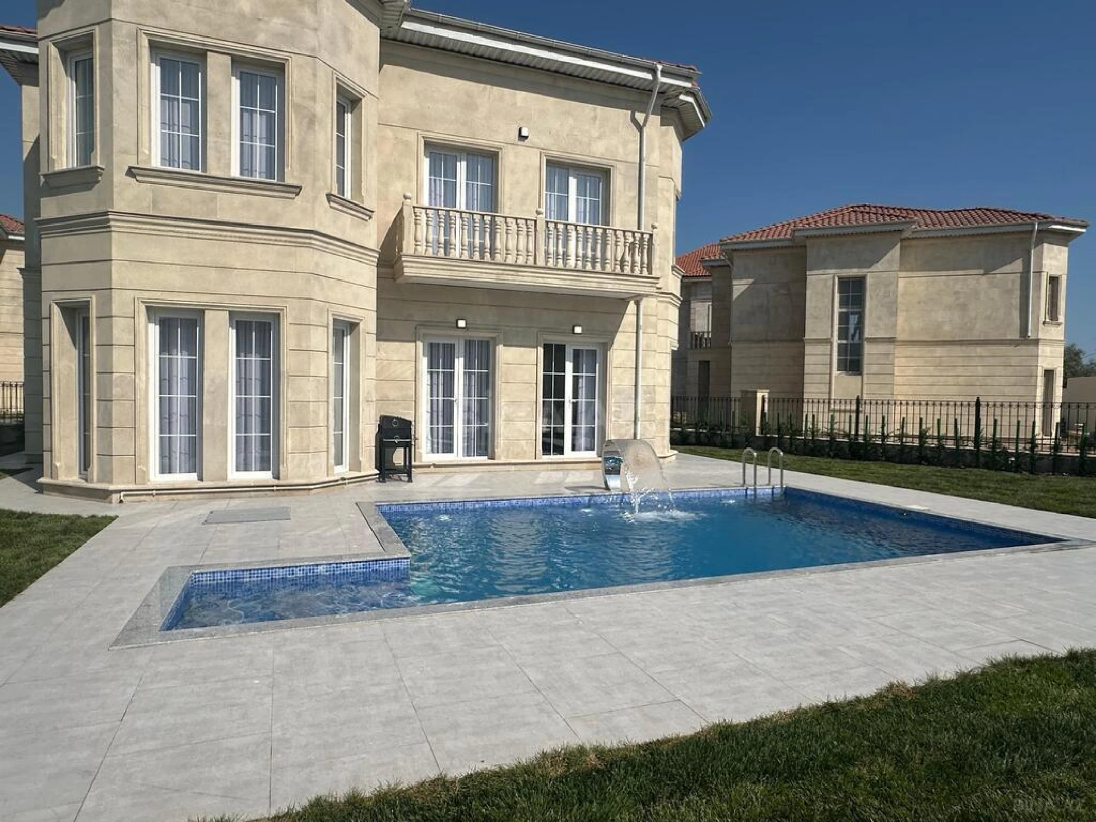 Kirayə verilir 4 otaqlı həyət evi 300 m²