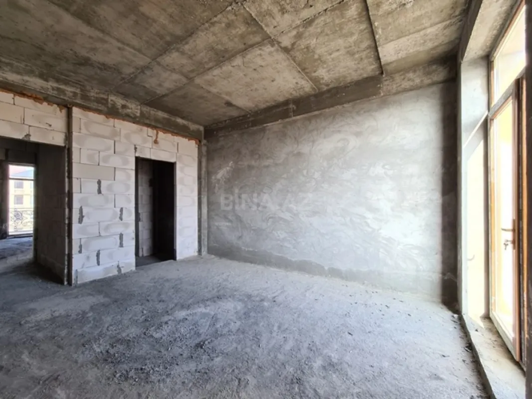 Satılır 4 otaqlı mənzil 200 m²