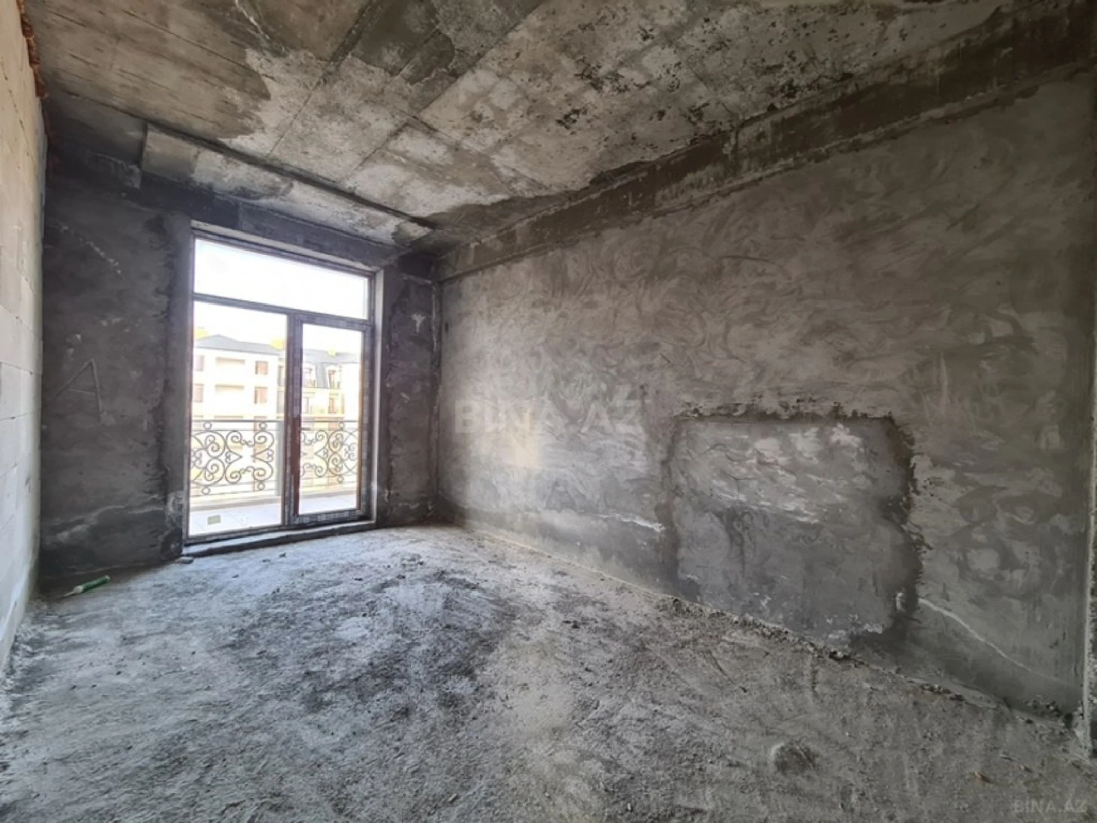Satılır 4 otaqlı mənzil 200 m²